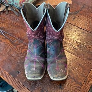Kids ariat boots